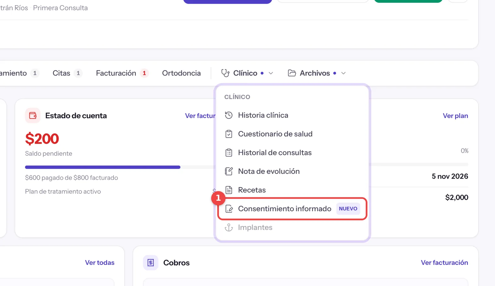 Menú Clínico de la ficha con la opción Consentimiento informado marcada