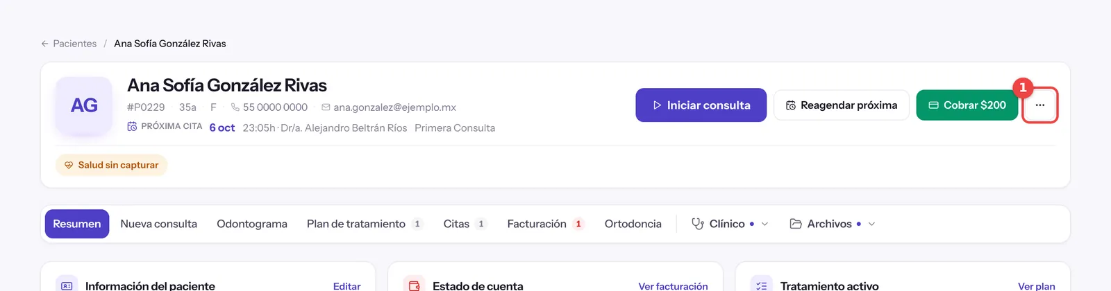 Encabezado de la ficha con el botón de tres puntos Más acciones del paciente marcado